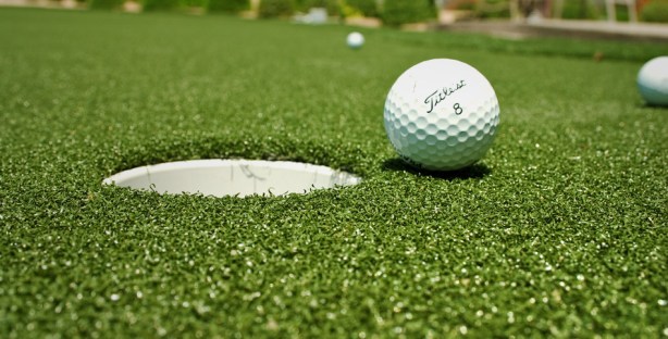 artificial_grass_putting_green_landing1